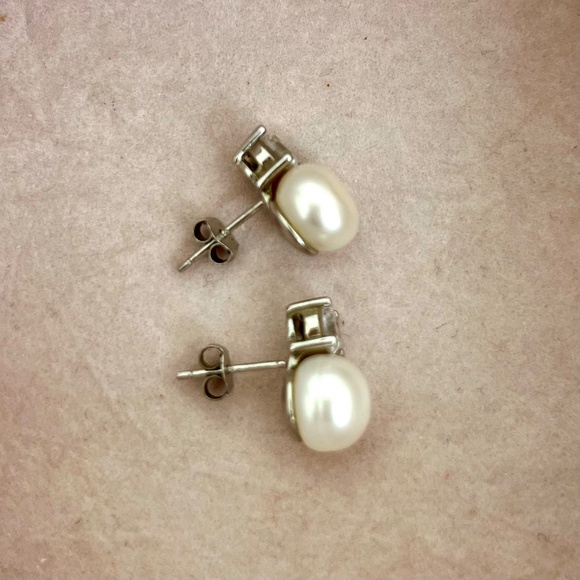 Pearl Sterling silver 925 stud earrings with CZ - Picture 2 of 3